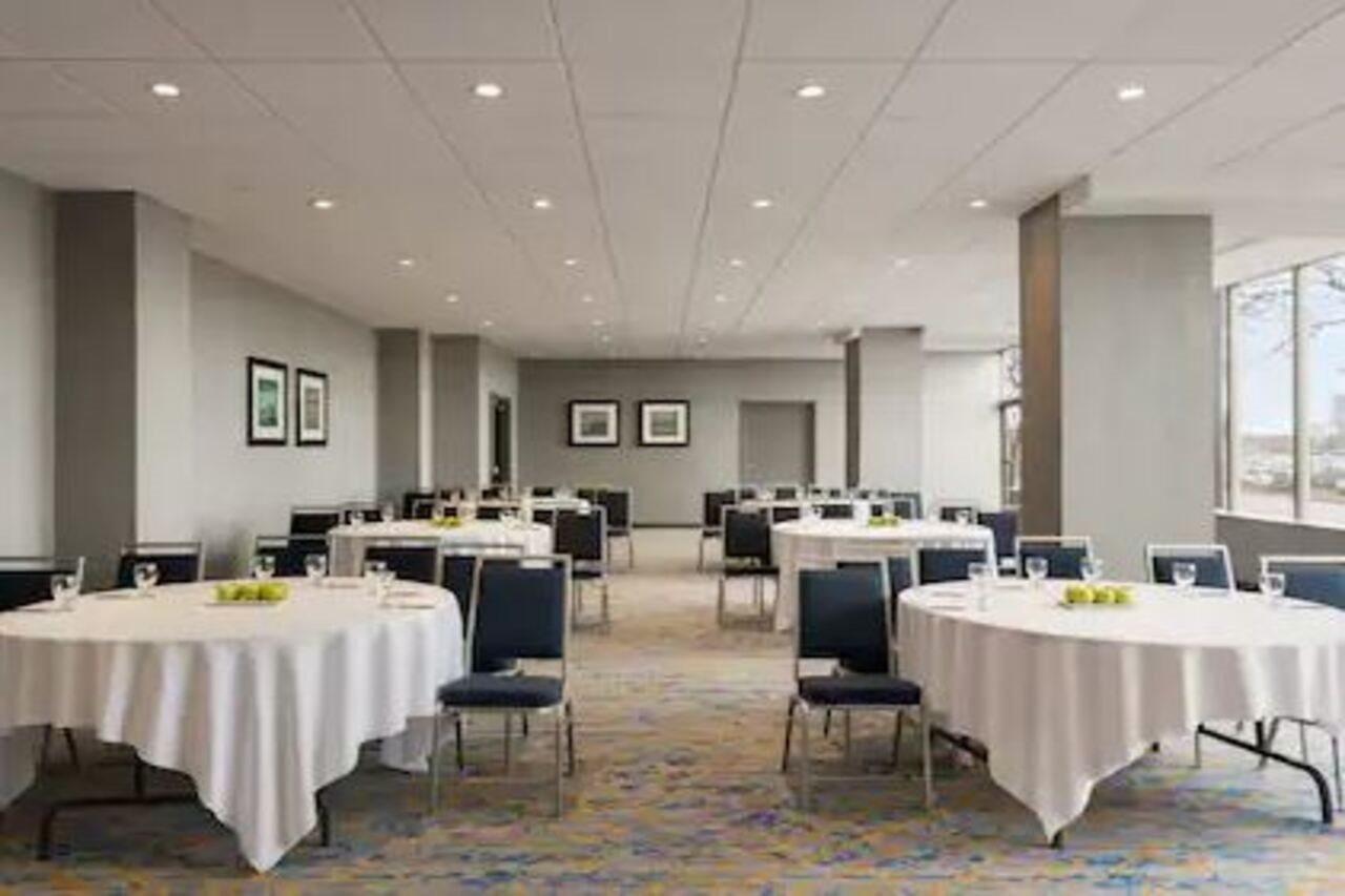 Embassy Suites By Hilton Toronto Airport Exteriér fotografie