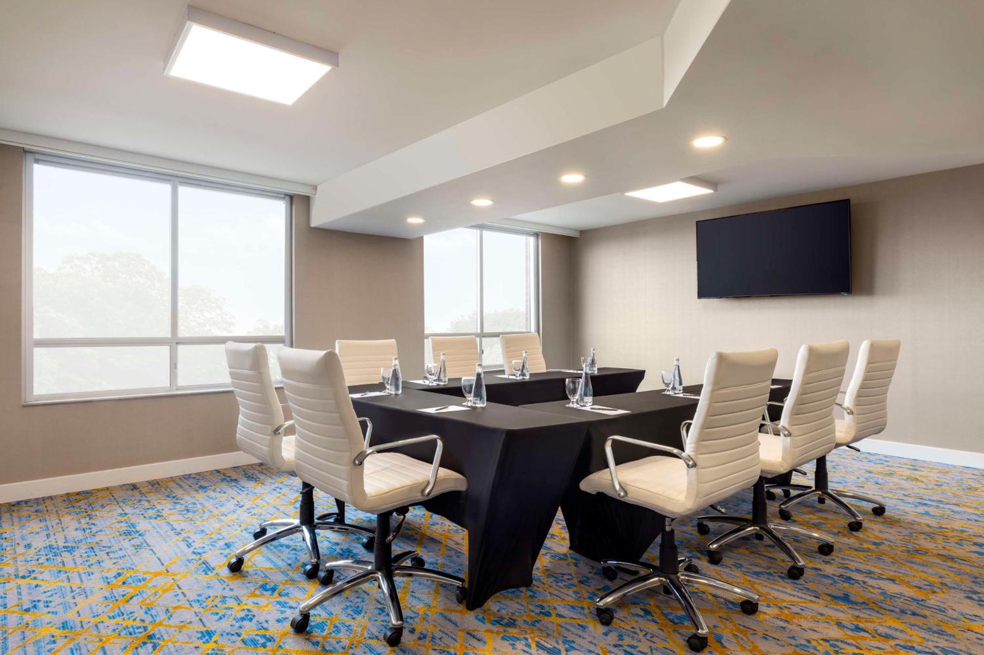 Embassy Suites By Hilton Toronto Airport Exteriér fotografie
