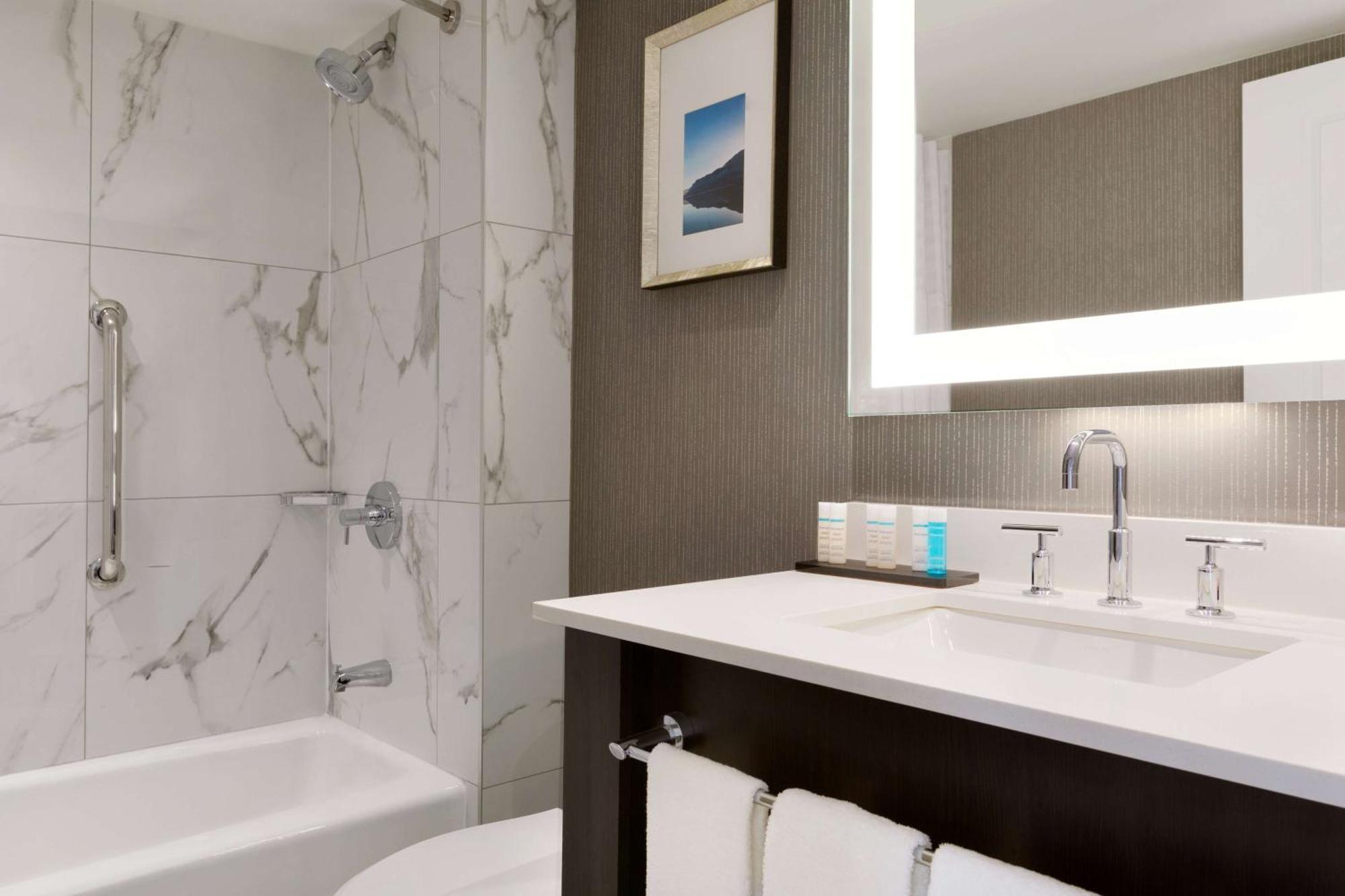 Embassy Suites By Hilton Toronto Airport Exteriér fotografie